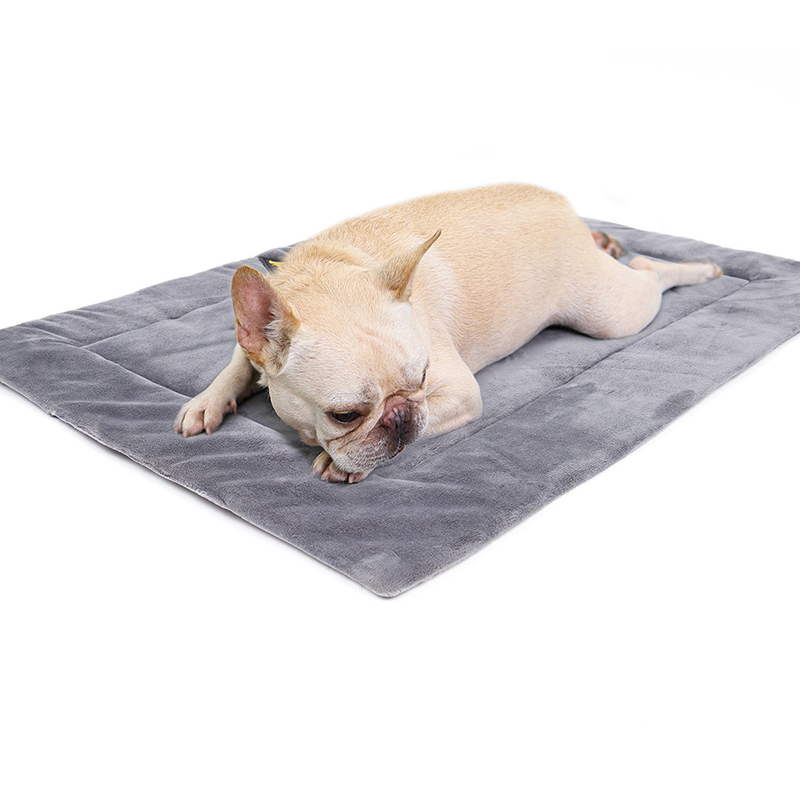 French bulldog sleeping on a grey self-warming pet mat – TailoraStyle
