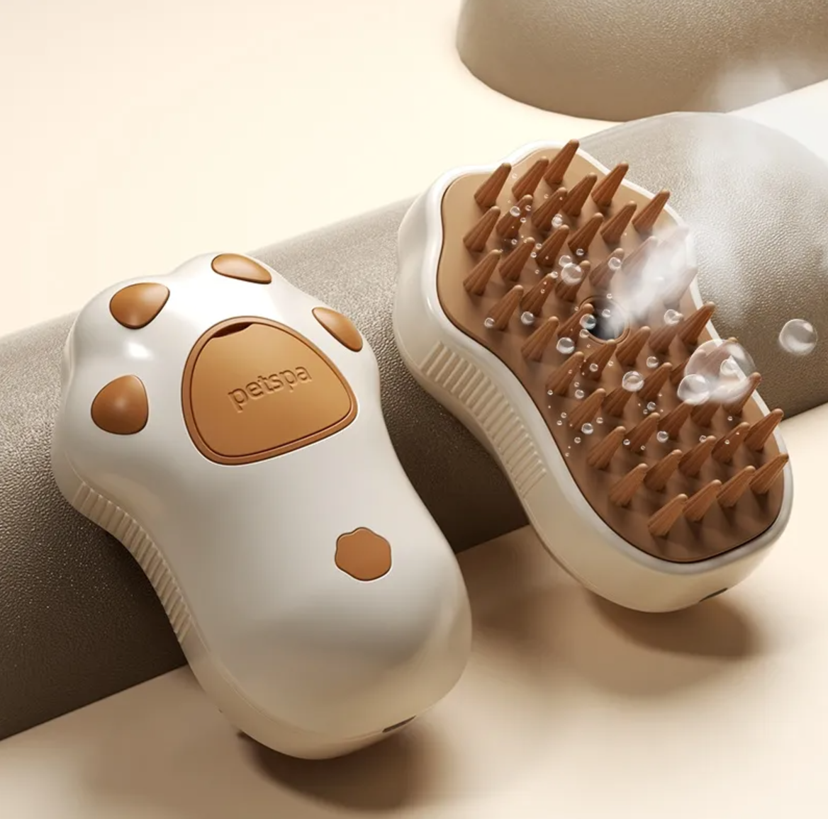 Pet spray comb ergonomic handle detail