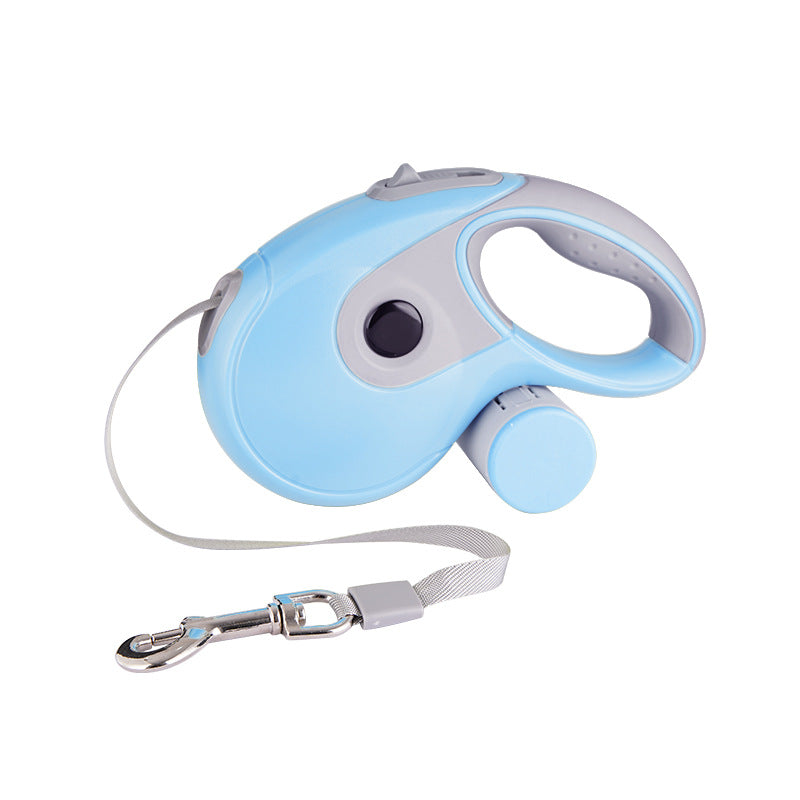 Comfortable grip handle on automatic retractable dog leash